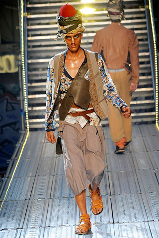 John Galliano / - 2010